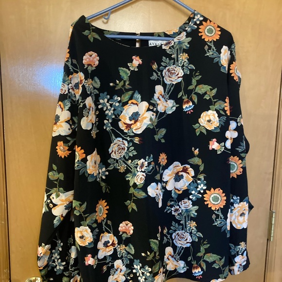 Ava & Viv Floral Long sleeve Blouse with ruffle sleeves 3x - Picture 1 of 6